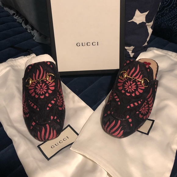 Gucci Shoes - Authentic Gucci Princeton slides